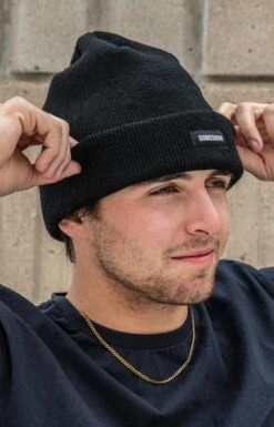 Gongshow Pre-Game Black Toque -Hockey Sports Store toqueslifestyle 2 555x 4c098b15 4198 4f4b 9d7f bd10e0b95b88